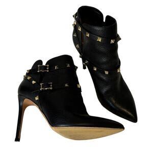 Valentino Garavani Black Pebbled Leather Rockstud Ankle Boots Size 40 Gold Studs